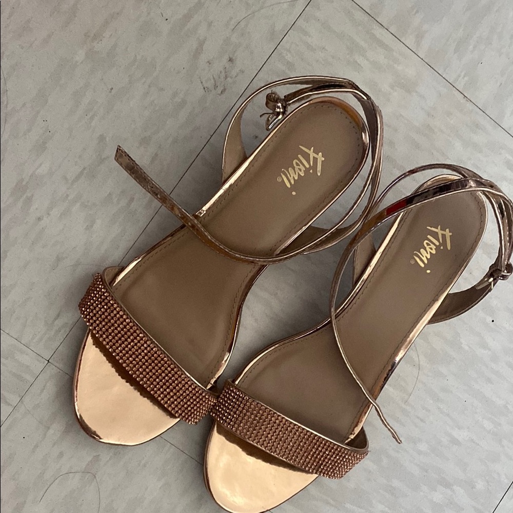 Fioni sparkly golden short heels